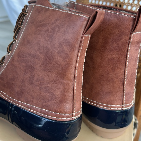 Yoki Dylan Navy Faux Leather 2 Tone Rubber Duck Boots Womens Size 7.5 - Picture 9 of 10